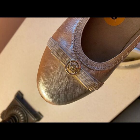 Michael Kors Sz 3 Gold Saffiano Ballet Flats - Picture 8 of 15